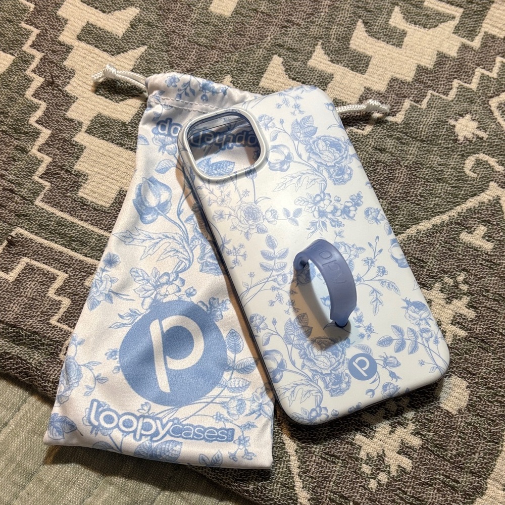 Loopy iPhone 15 Plus White and Blue Floral Phone Case